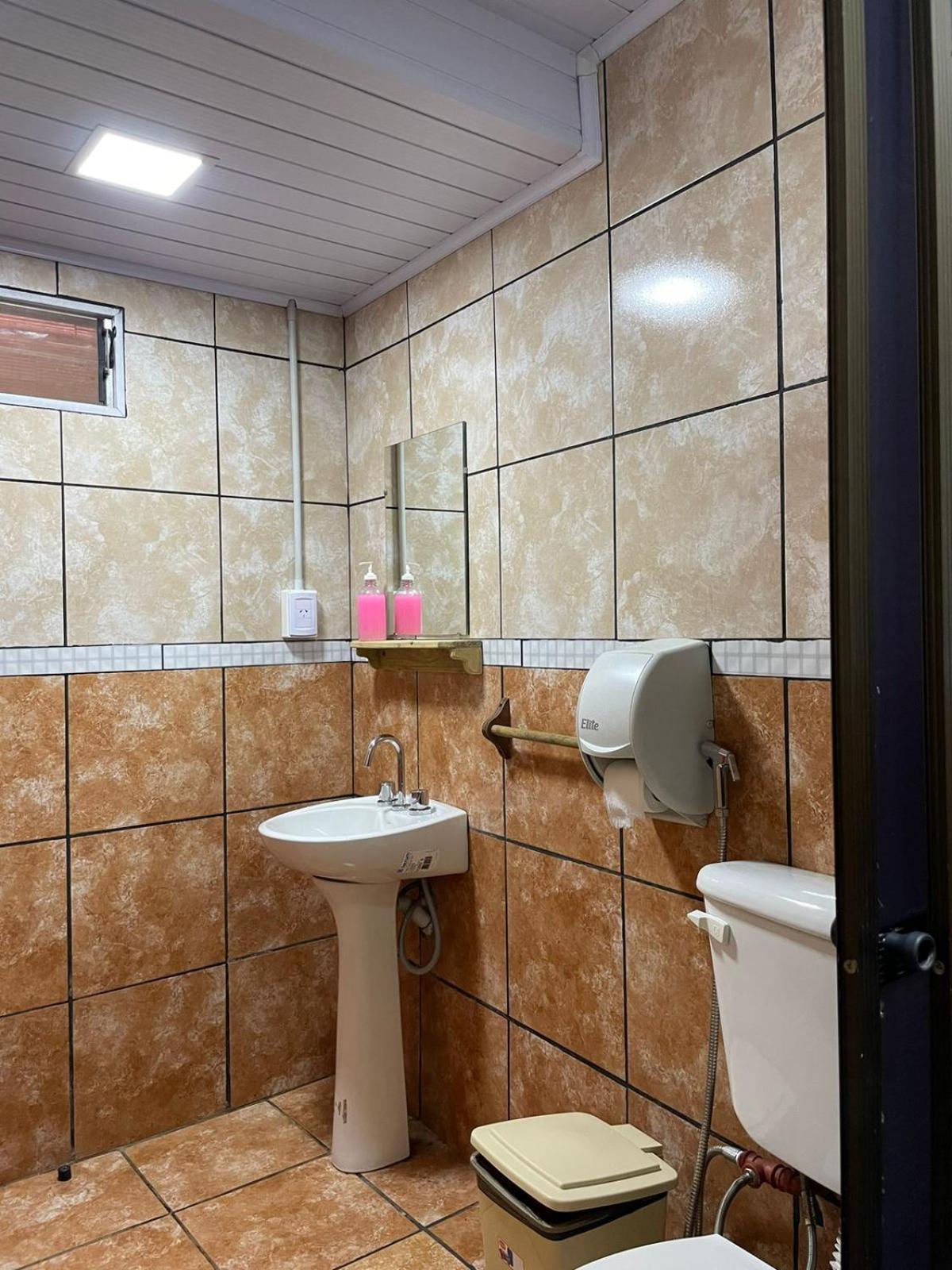 Residencial Arcoiris Hotel Puerto Iguazú Buitenkant foto