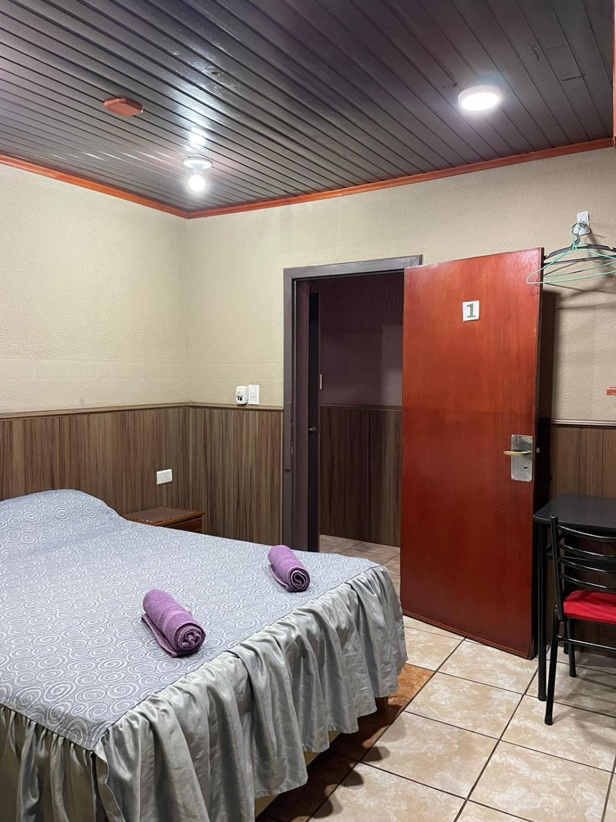 Residencial Arcoiris Hotel Puerto Iguazú Buitenkant foto