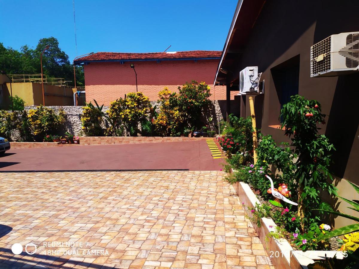 Residencial Arcoiris Hotel Puerto Iguazú Buitenkant foto